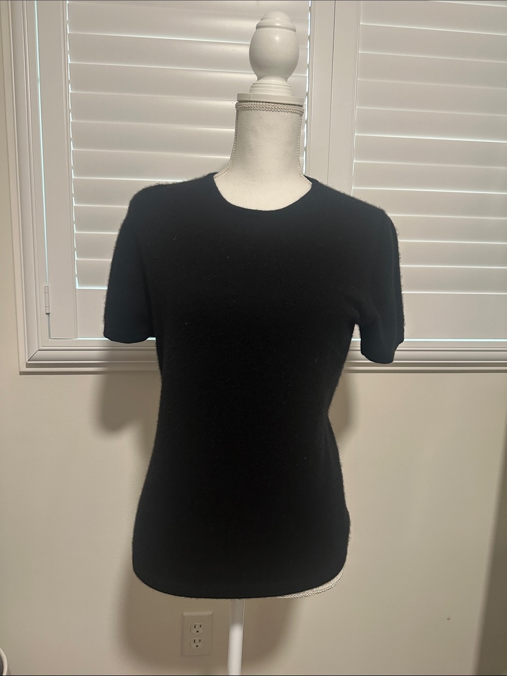 Mendocino 100% Cashmere Black Short-Sleeve Knit Tee | A7